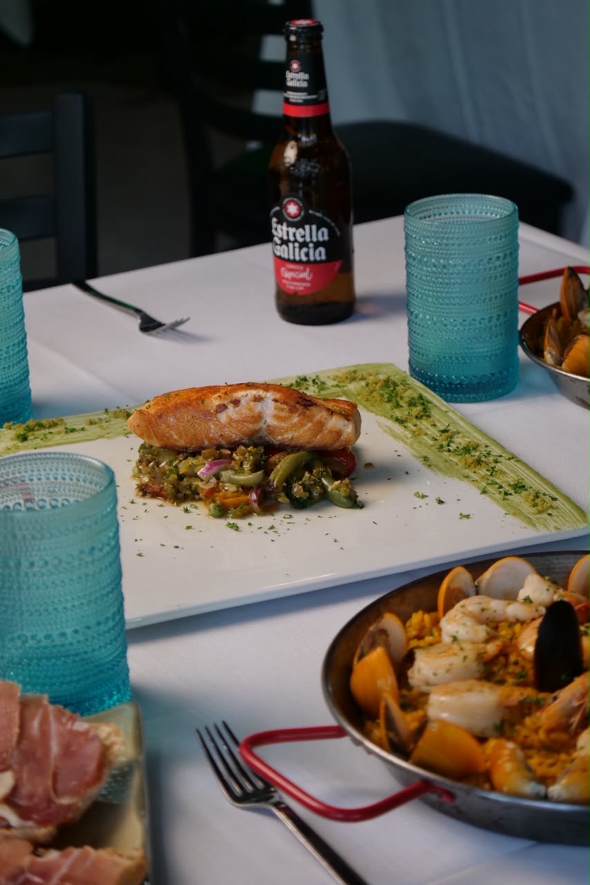 Salmón y paella